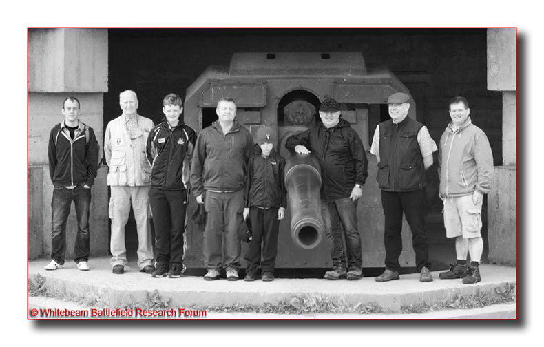 EEJ0025_2_bw_group_longues_sur_mer_battery